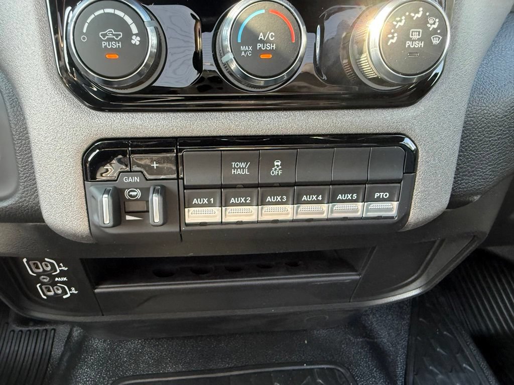 New 2026 RAM 3500 Tradesman AWD/4WD image 23
