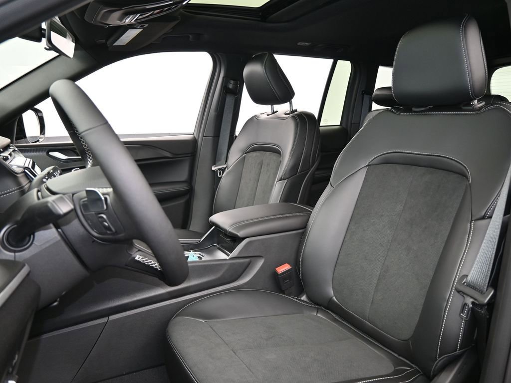 Used 2025 Jeep Grand Cherokee Altitude image 10