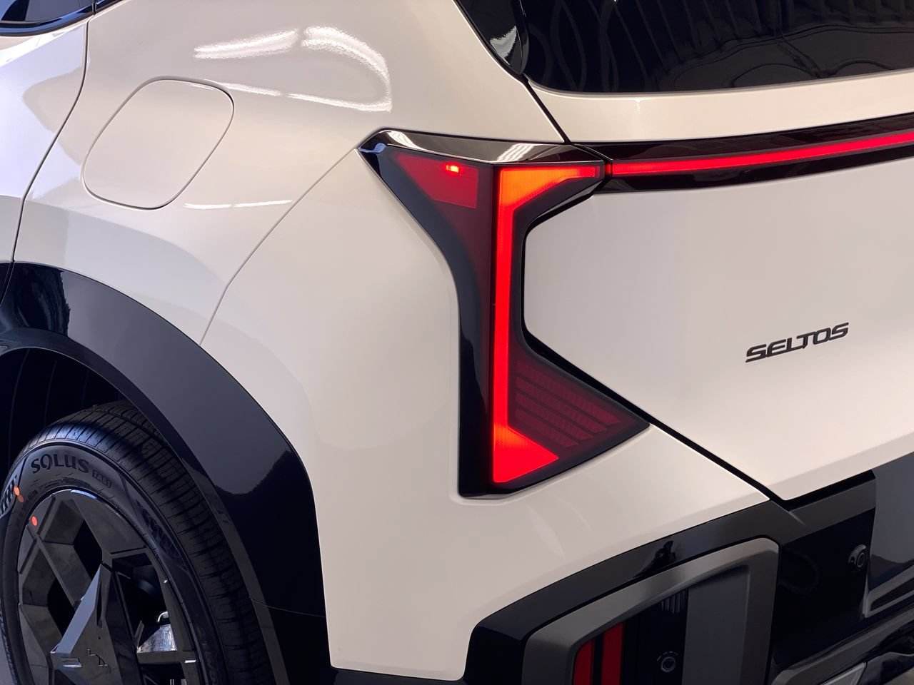 New 2027 Kia Seltos X-Line S w/ X-Line S Premium Package AWD/4WD image 9
