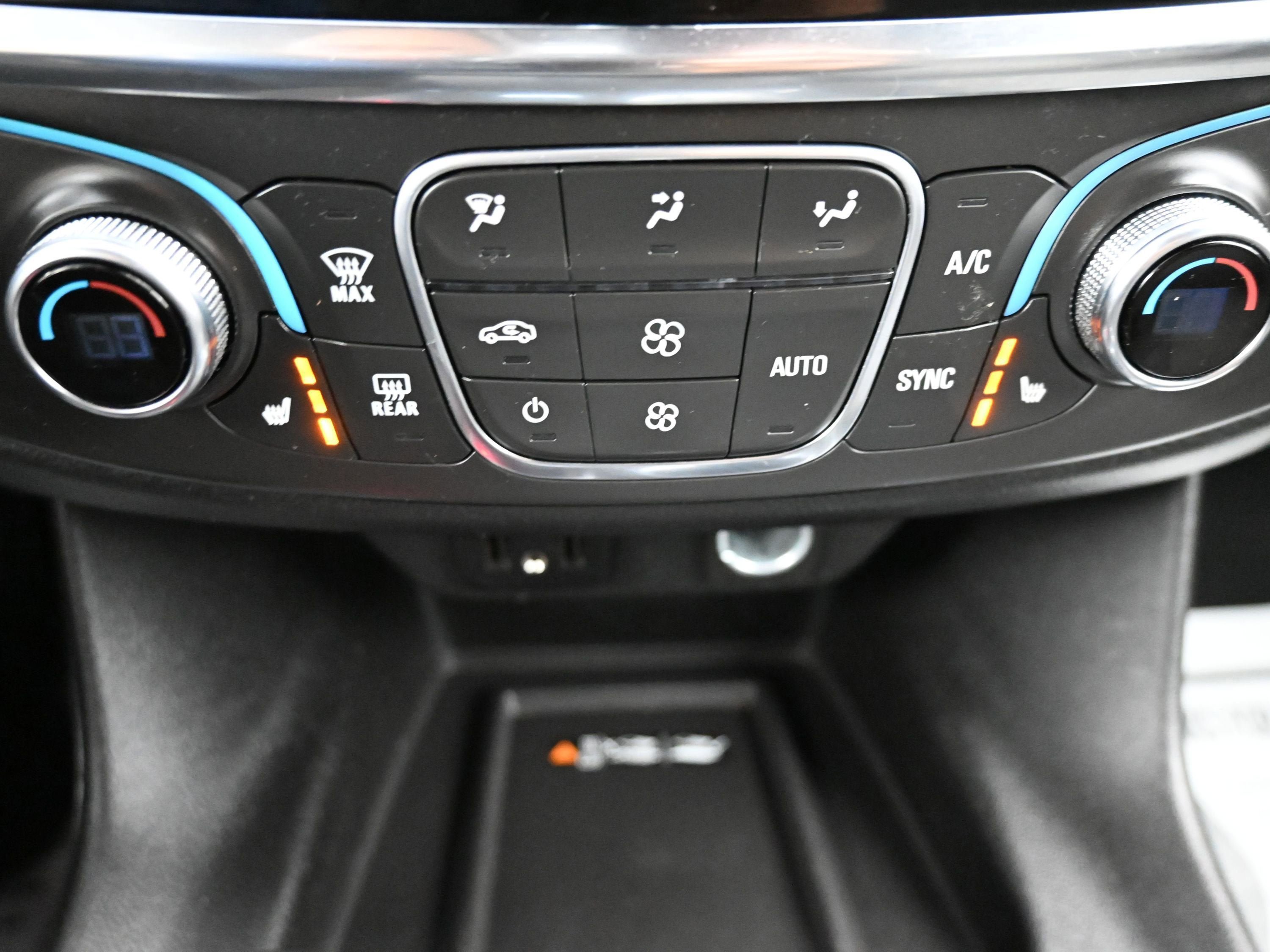 Used 2023 Chevrolet Traverse LT image 16