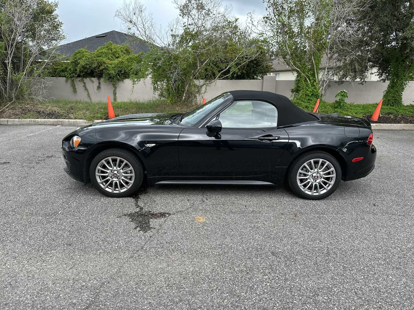 Used 2020 FIAT 124 Spider Classica w/ Technology Group RWD image 3