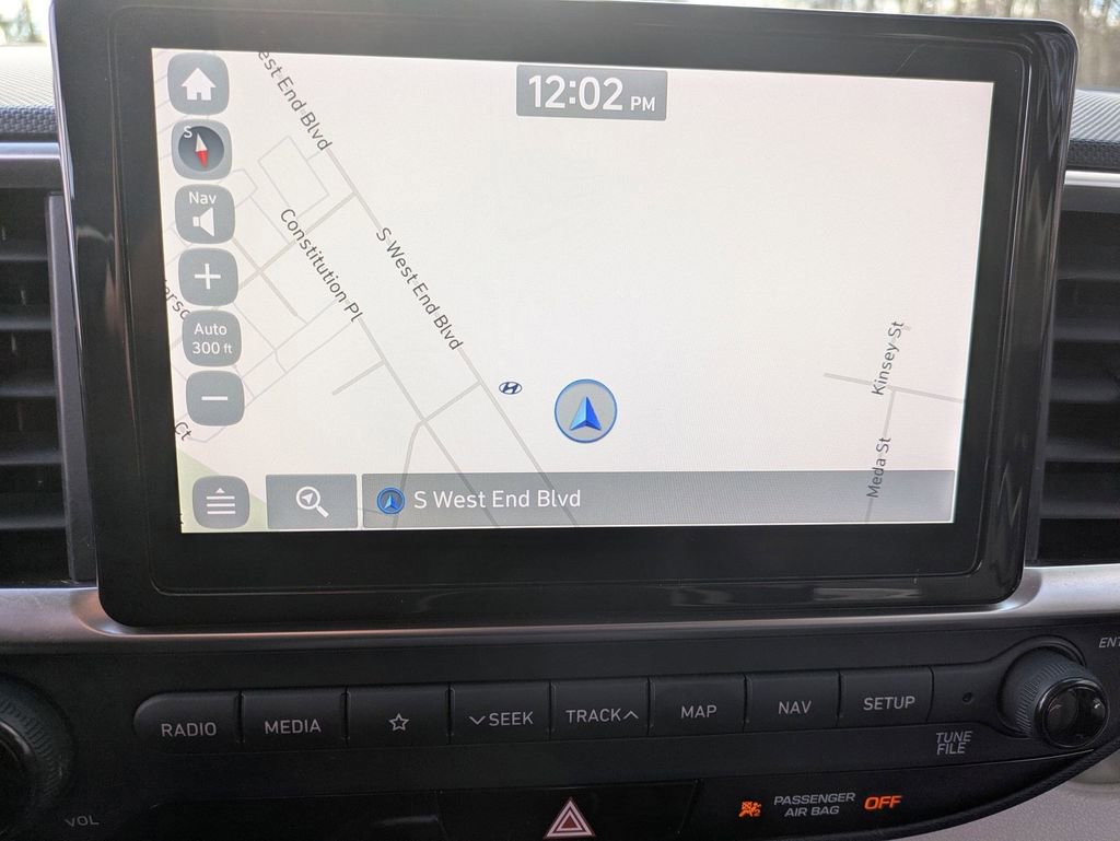 Certified 2021 Hyundai Venue image 17