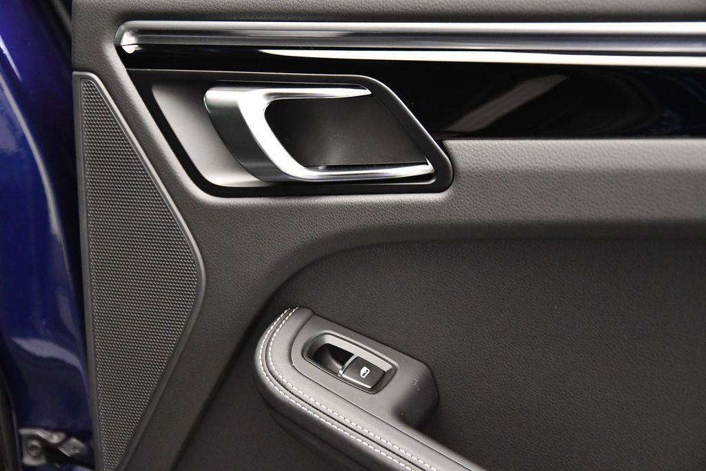 Certified 2025 Porsche Macan image 54