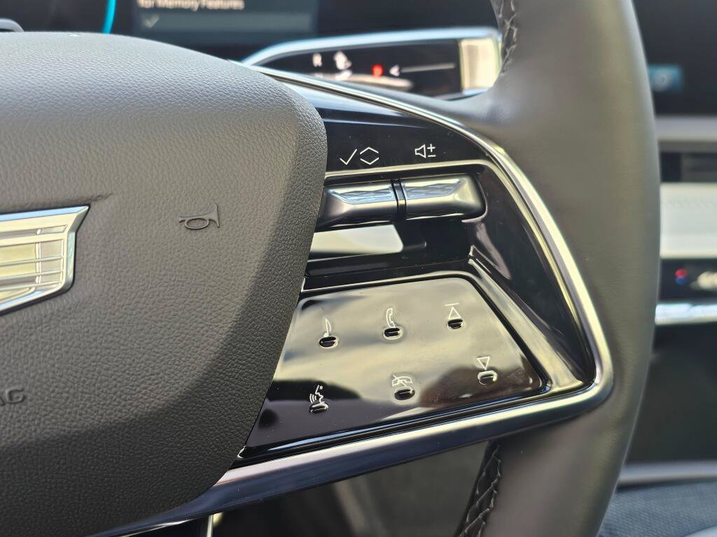 New 2026 Cadillac Optiq Luxury 1 RWD image 30