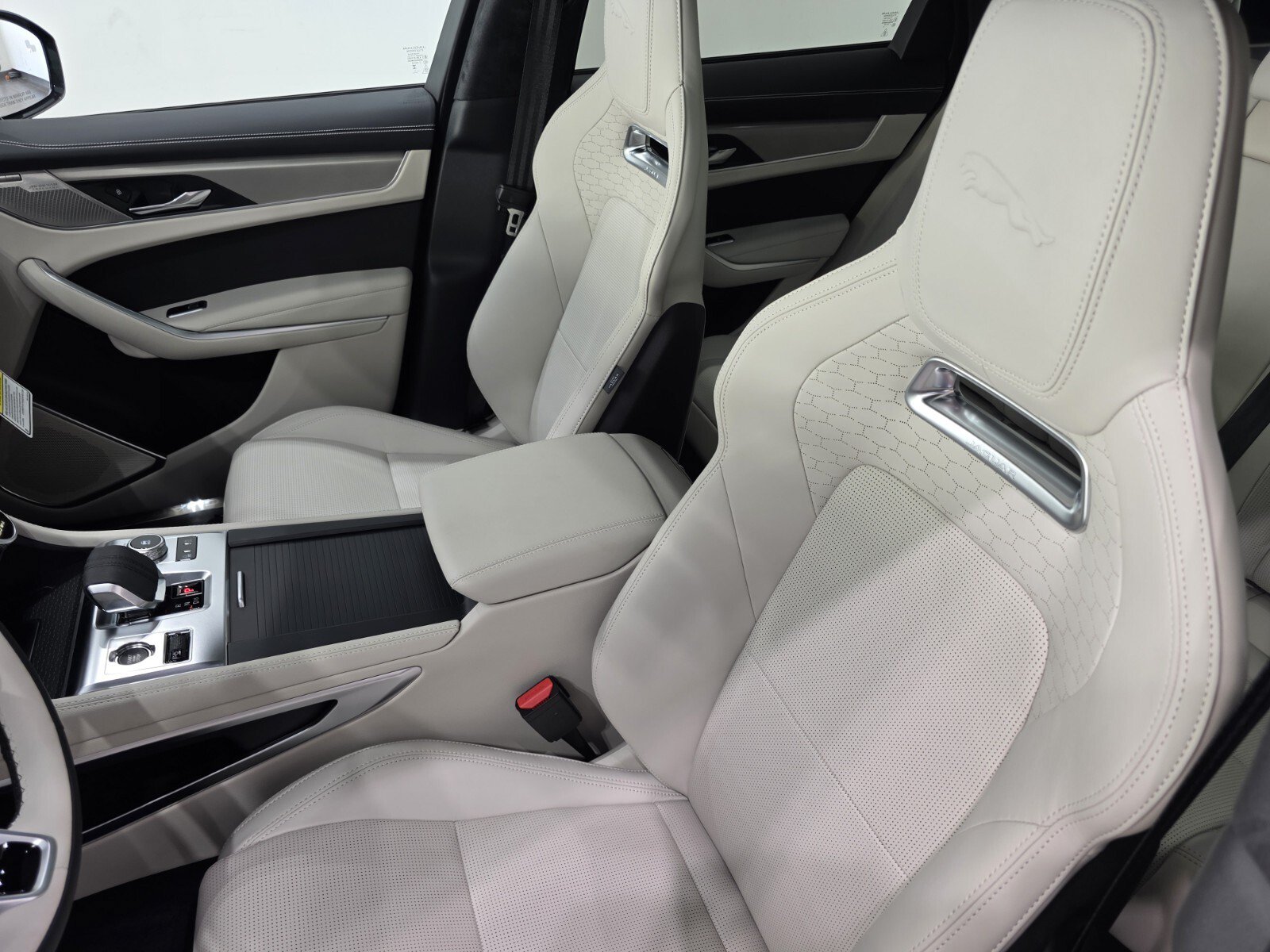 New 2026 Jaguar F-PACE R-Dynamic S AWD/4WD image 8