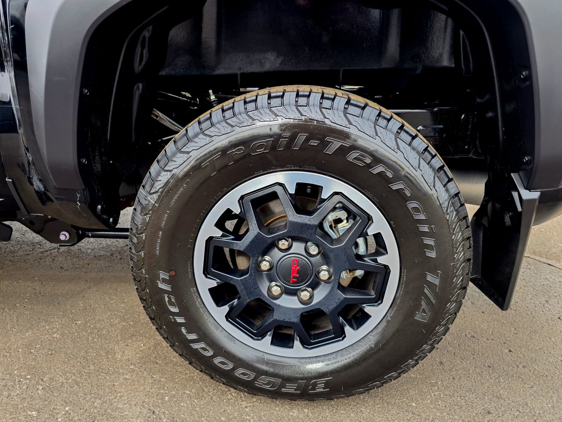 Used 2024 Toyota Tacoma TRD Off-Road image 29