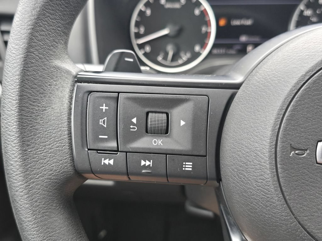 Used 2024 Nissan Rogue S AWD/4WD image 31