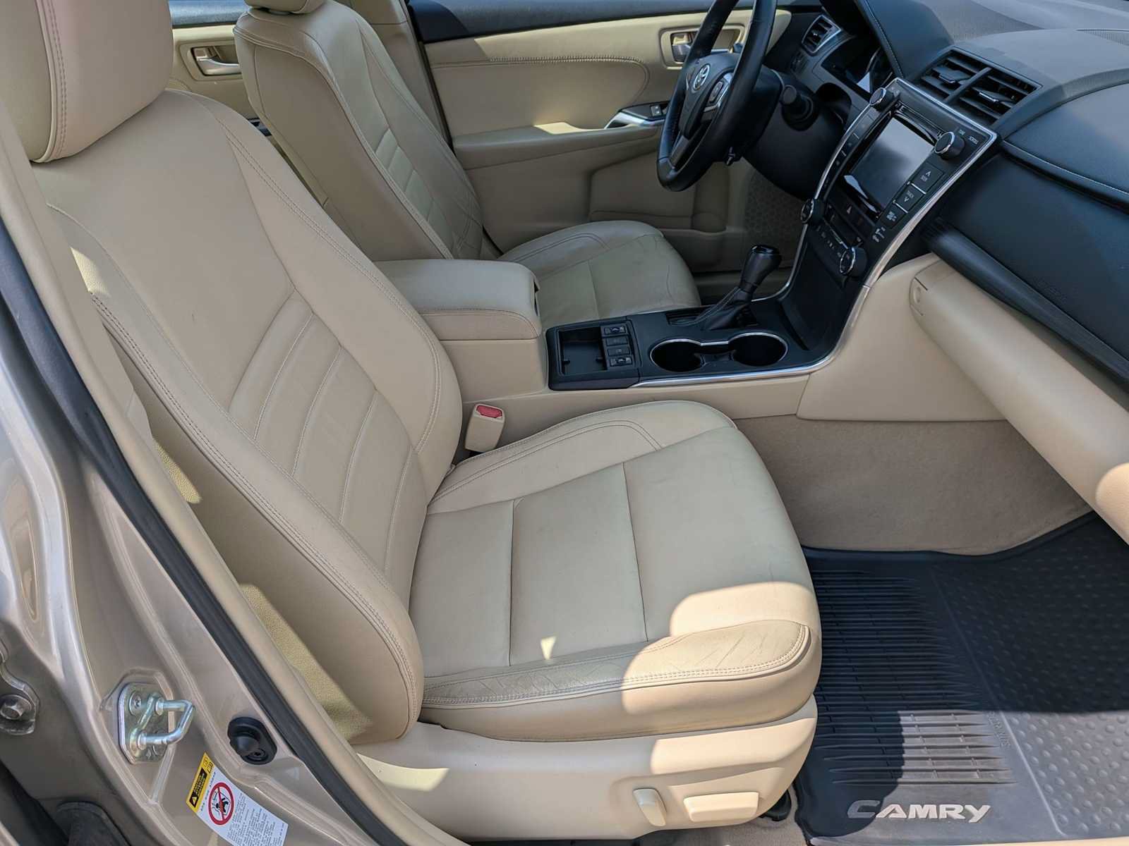 Used 2015 Toyota Camry XLE w/ Moonroof Package FWD image 18