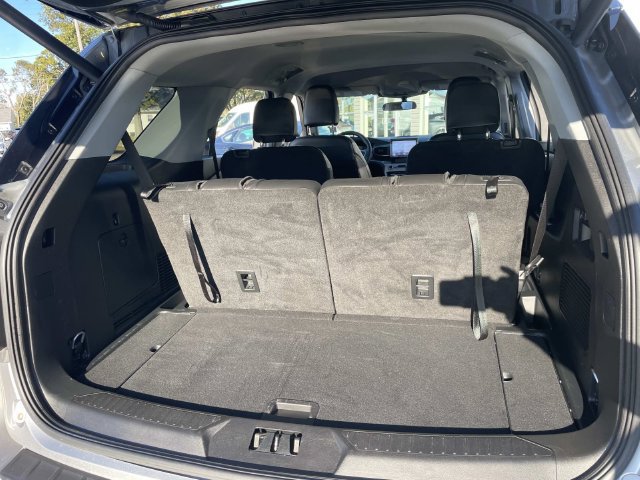Used 2023 Ford Explorer XLT w/ Equipment Group 202A AWD/4WD image 8