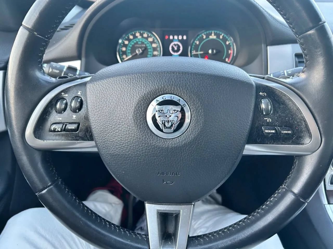 Used 2013 Jaguar XF 3.0 RWD image 17