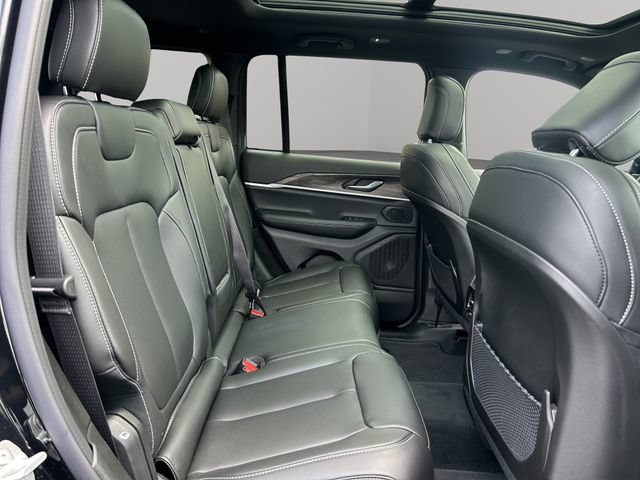 New 2026 Jeep Grand Cherokee Limited w/ Limited Altitude Package AWD/4WD image 23