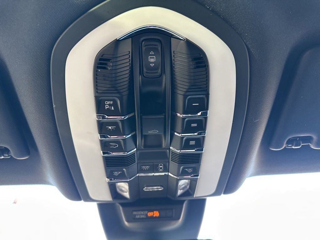 Used 2023 Porsche Macan Base image 28