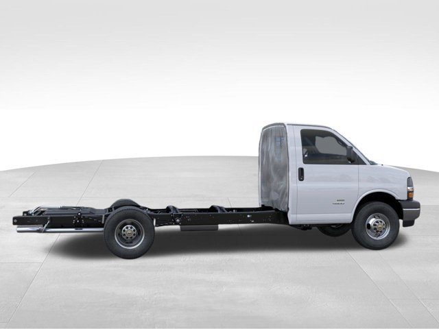 New 2026 Chevrolet Express 4500 w/ Power Convenience Package RWD image 5
