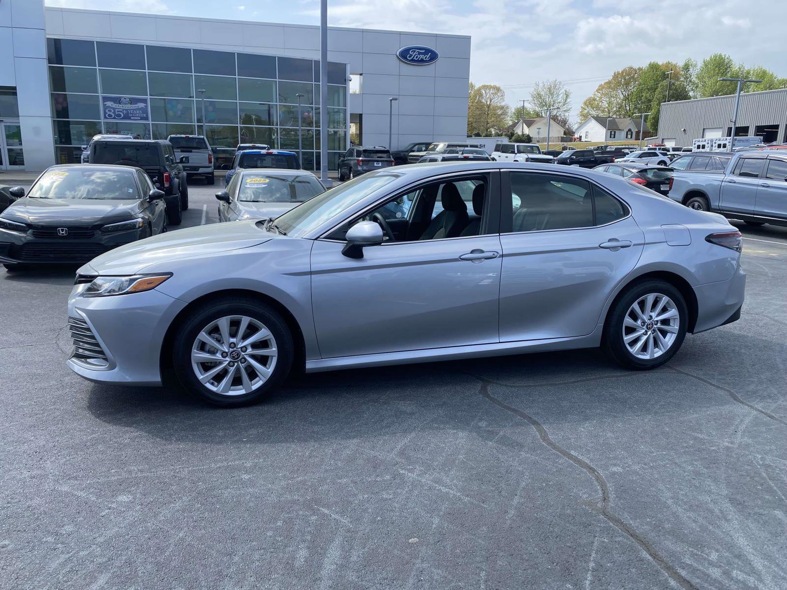 Used 2024 Toyota Camry LE FWD image 4