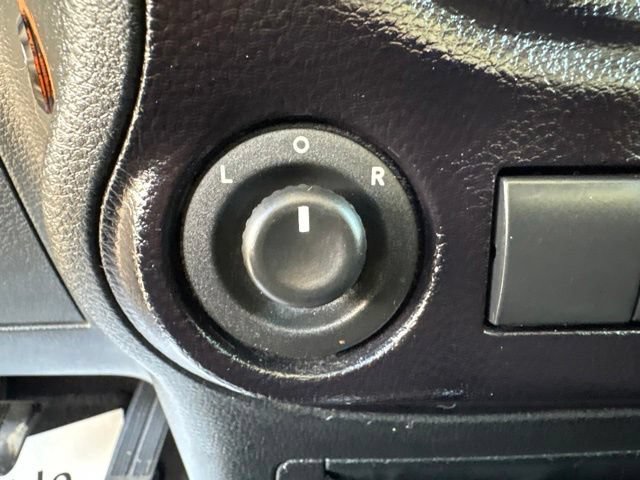 Used 2015 Jeep Wrangler Unlimited Sahara w/ Connectivity Group AWD/4WD image 26