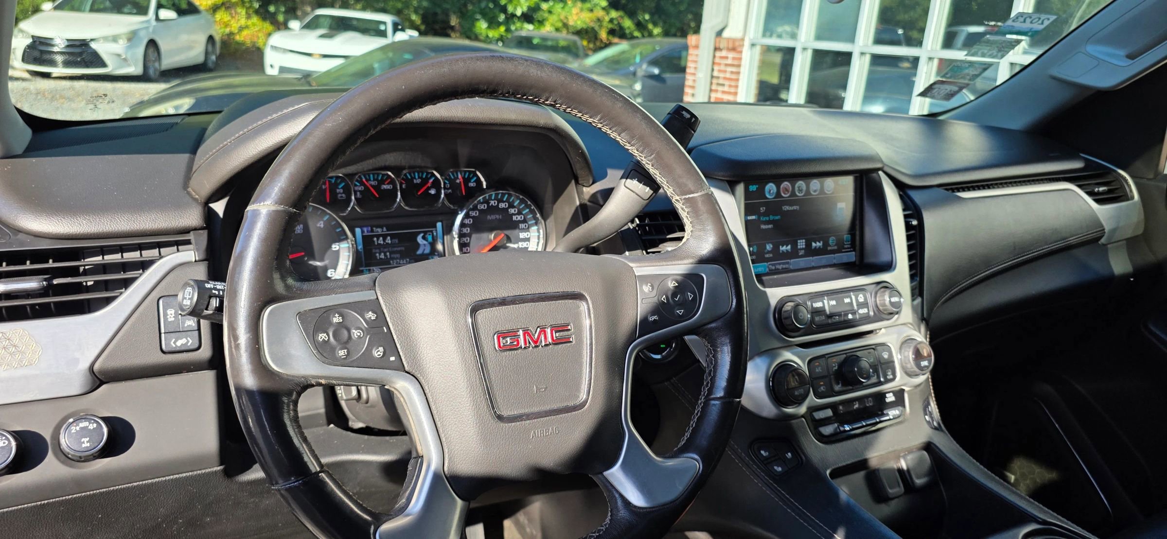 Used 2018 GMC Yukon XL SLT w/ Open Road Package image 11