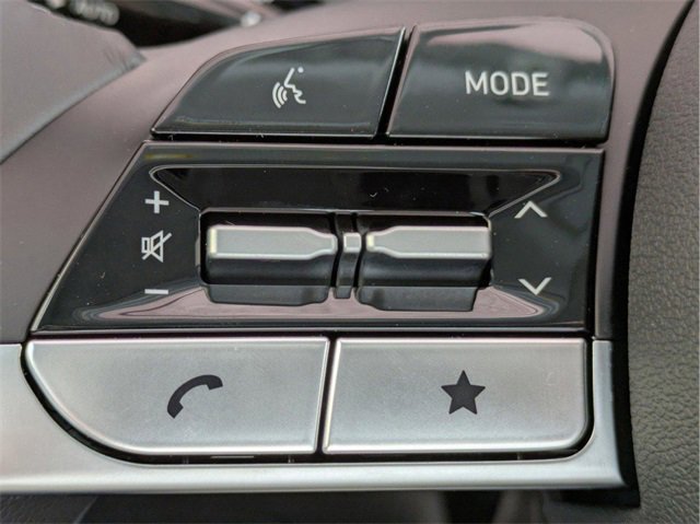 Used 2025 Hyundai Elantra Limited image 30