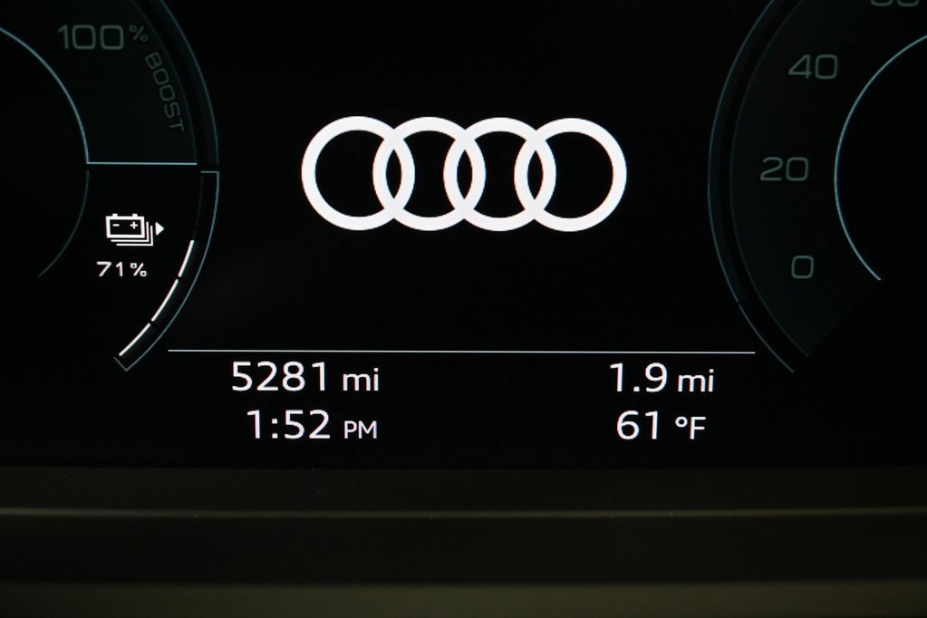 Used 2024 Audi Q4 e-tron Premium image 8