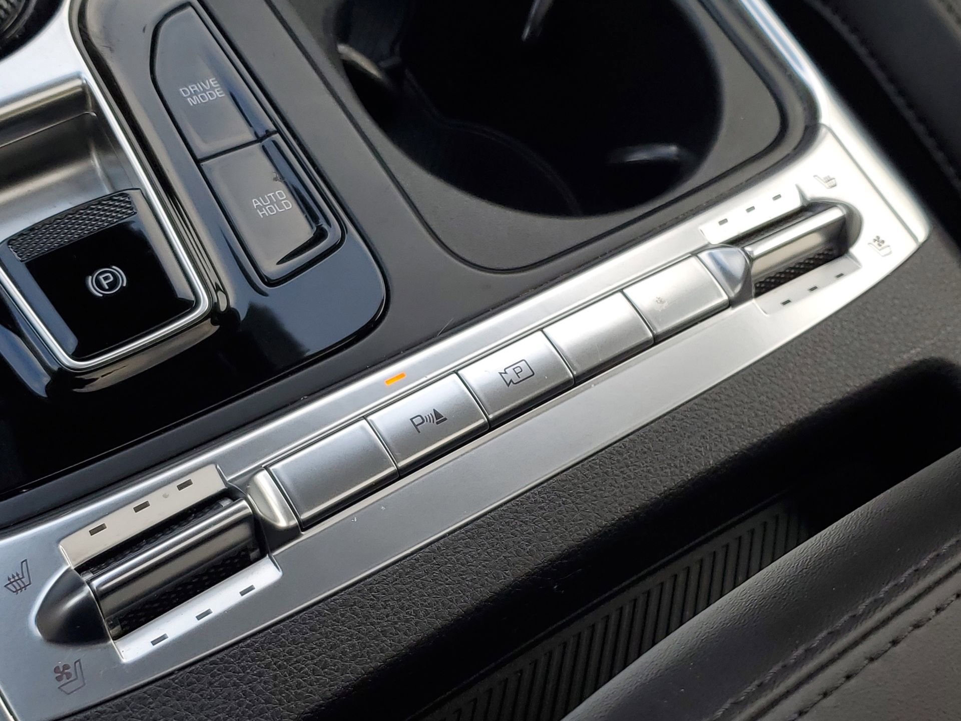 Used 2025 Kia Carnival SX w/ SX Dark Edition Package image 33