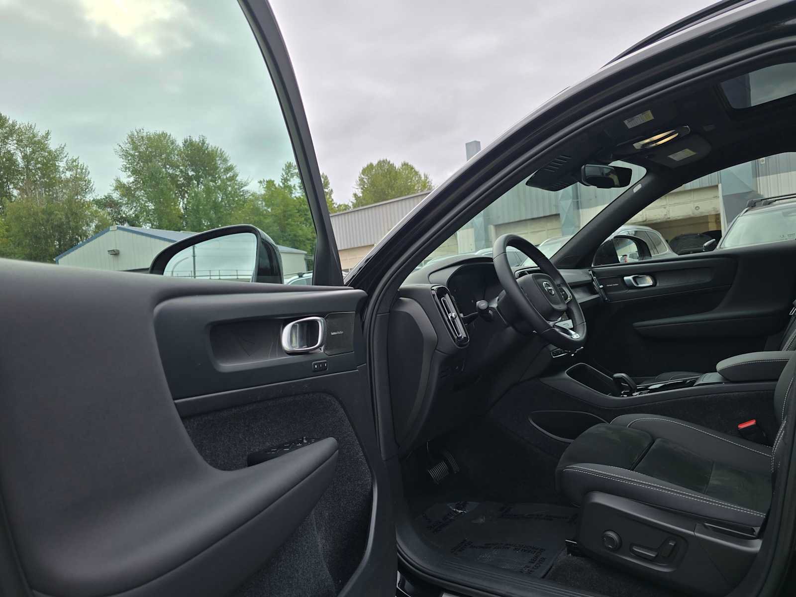 Certified 2023 Volvo XC40 Recharge Ultimate AWD/4WD image 21
