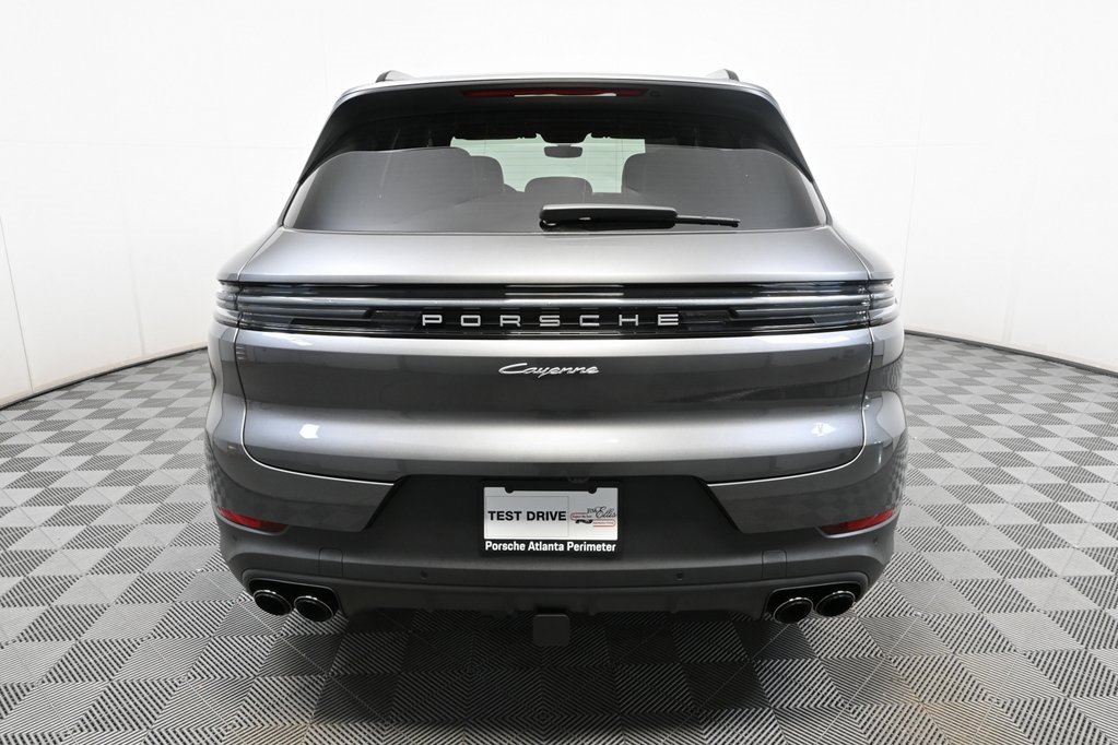Used 2025 Porsche Cayenne image 31