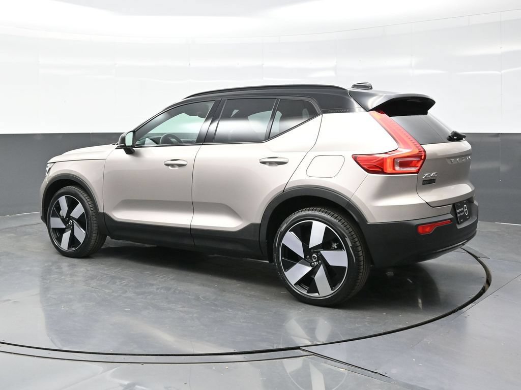 Used 2023 Volvo XC40 Recharge Plus AWD/4WD image 4