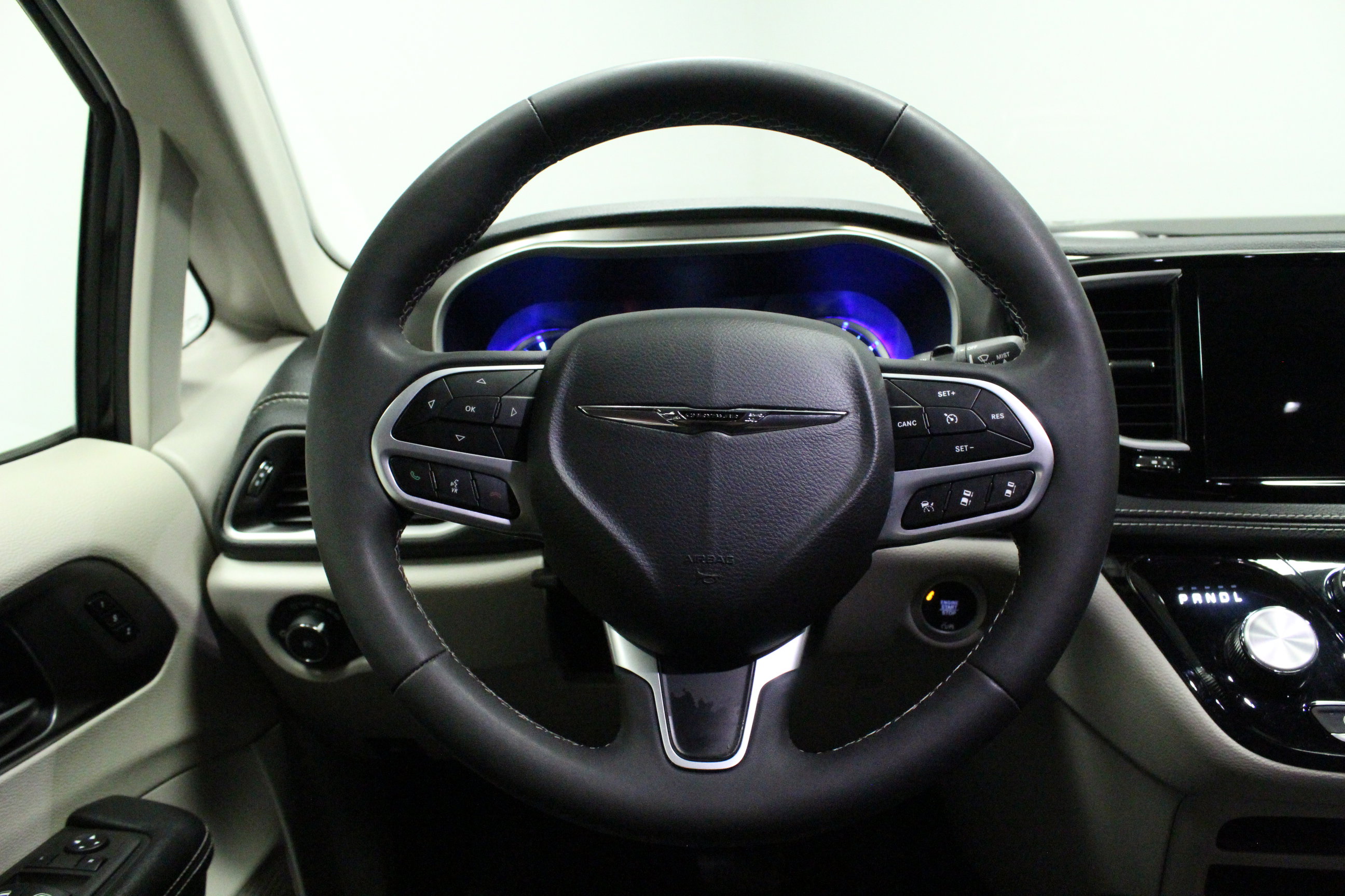 Used 2023 Chrysler Pacifica Touring-L FWD image 22