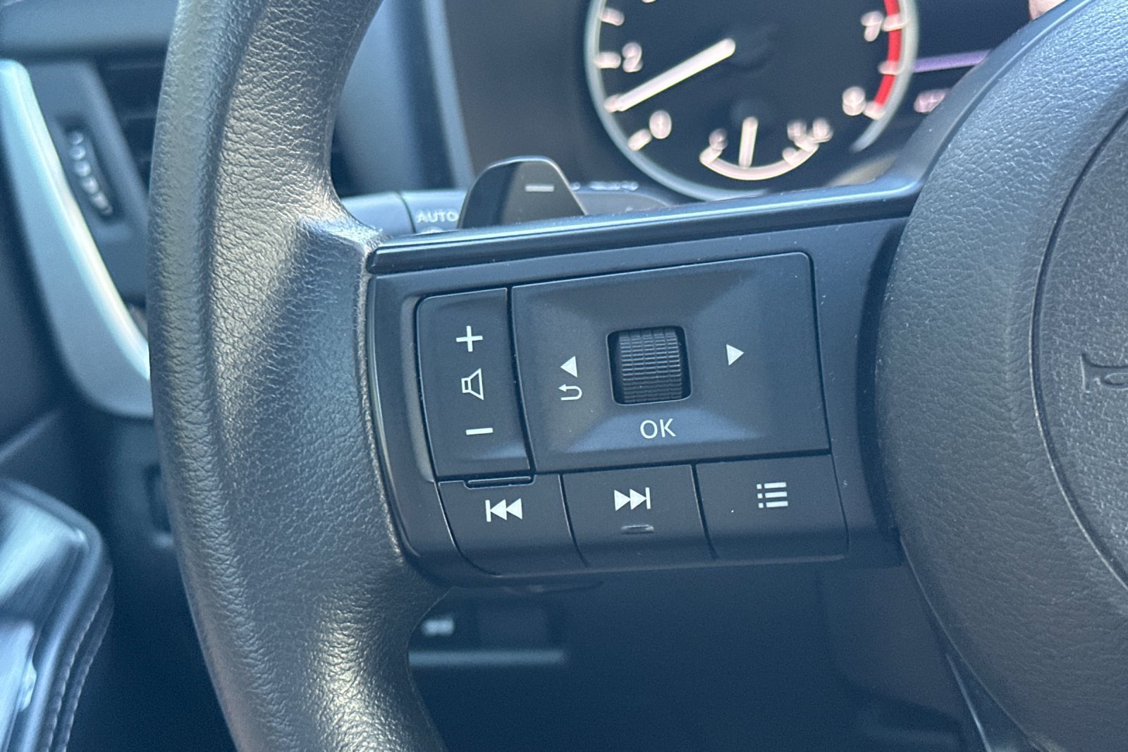 Certified 2024 Nissan Rogue SV AWD/4WD image 36