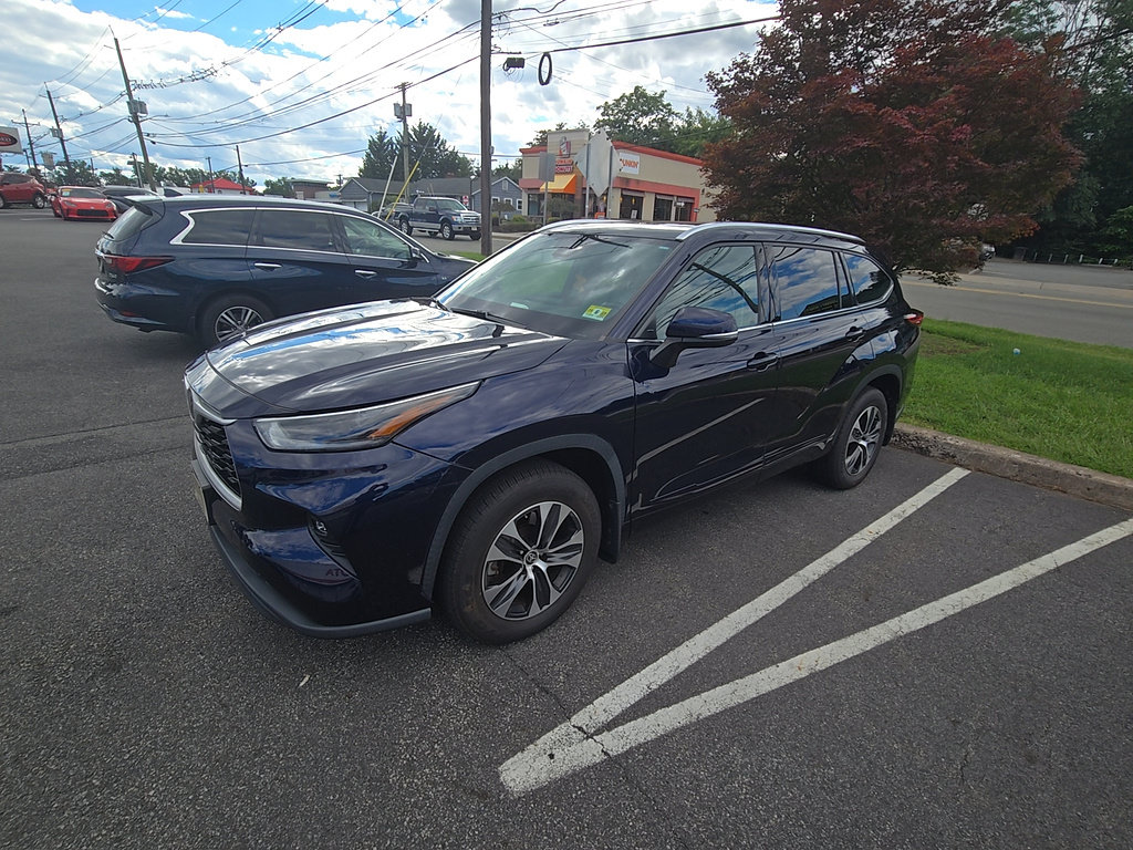 Certified 2021 Toyota Highlander XLE AWD/4WD image 26