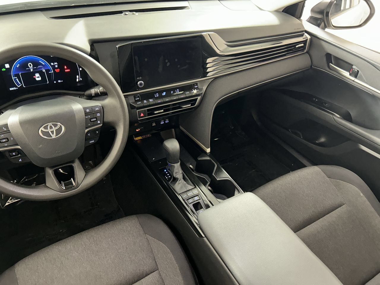 Used 2025 Toyota Camry LE FWD image 23