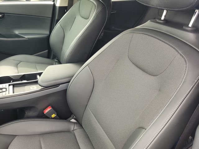 Used 2025 Kia EV6 Light w/ Light LR Technology Package image 11