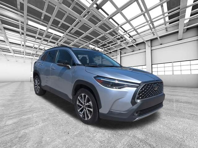 Certified 2025 Toyota Corolla Cross XLE FWD image 1