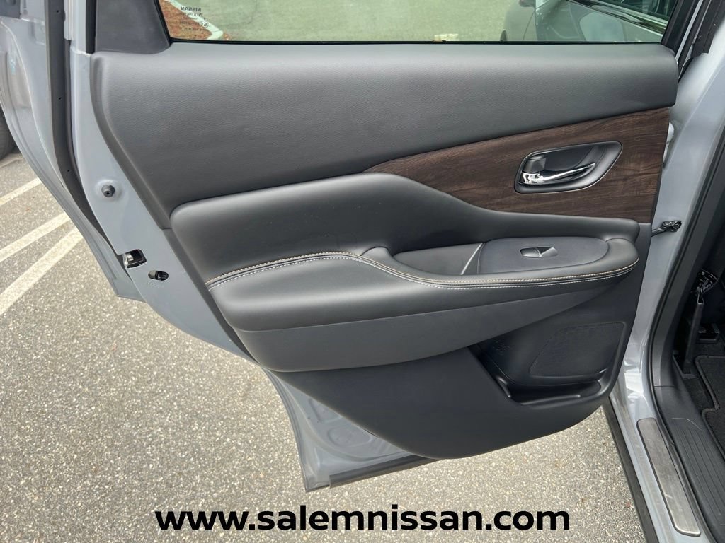 Used 2024 Nissan Murano Platinum w/ Cargo Package AWD/4WD image 21