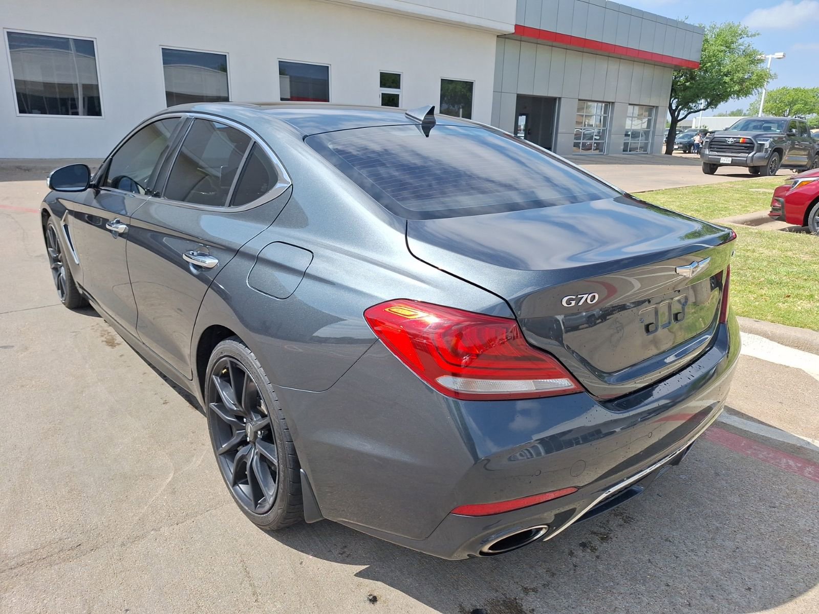 Used 2019 Genesis G70 3.3T Design image 4