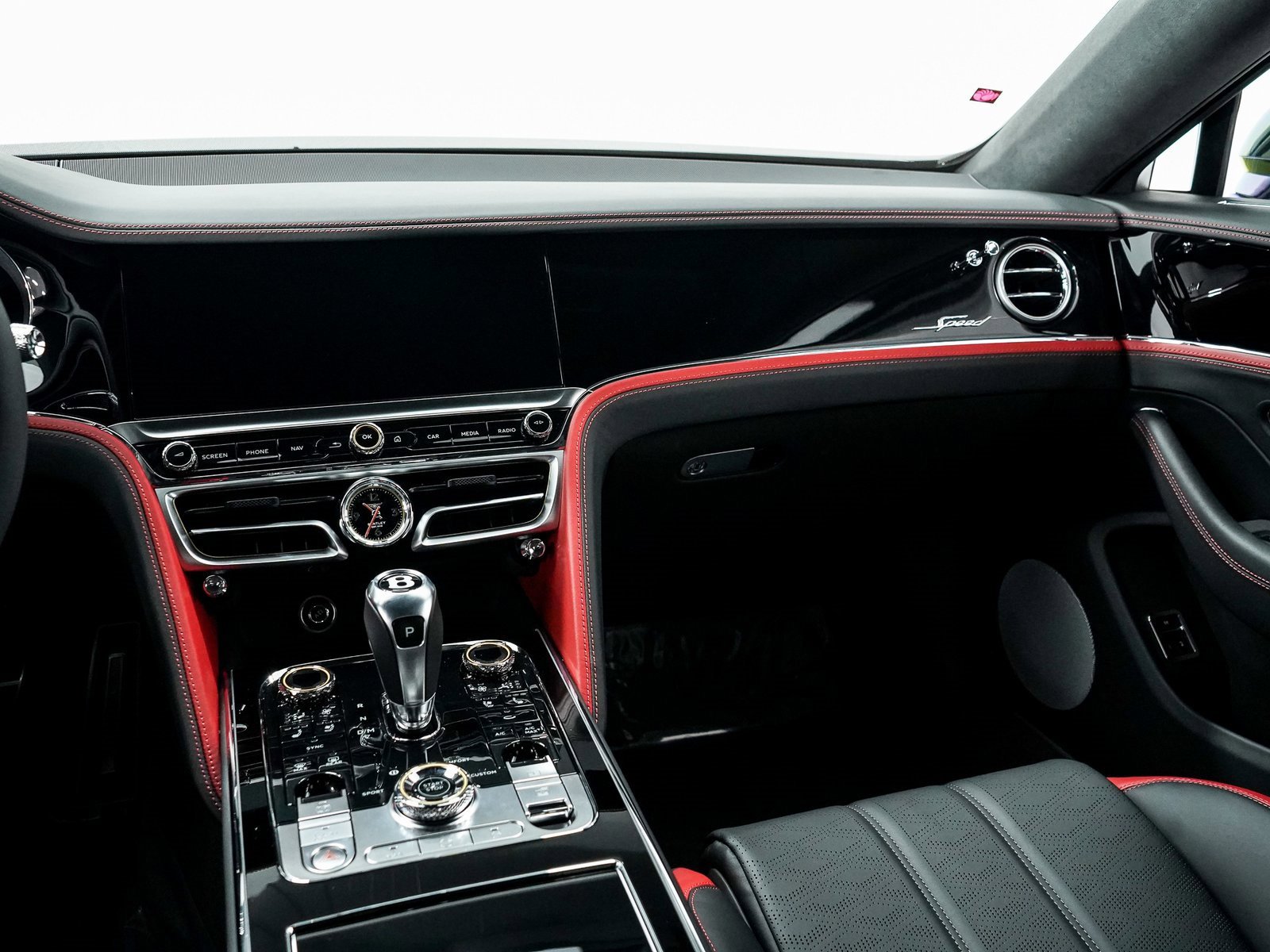 Certified 2025 Bentley Flying Spur Plug-In Hybrid image 30