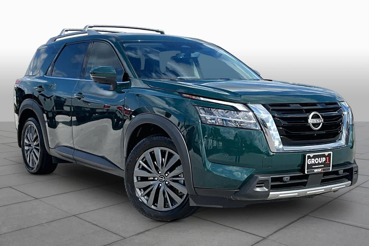 Used 2024 Nissan Pathfinder SL w/ SL Premium Package FWD image 3