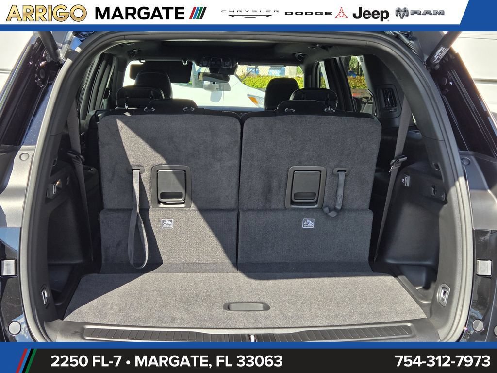 New 2025 Jeep Grand Cherokee L Limited w/ Trailer Tow Package AWD/4WD image 13