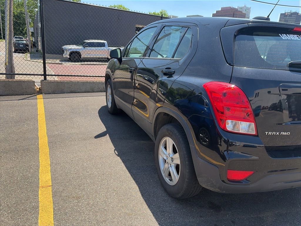 Used 2017 Chevrolet Trax LS AWD/4WD image 9