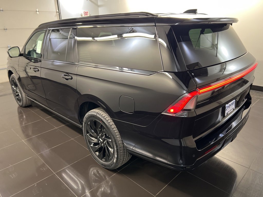 New 2026 Lincoln Navigator L Reserve w/ Jet Appearance Package image 4