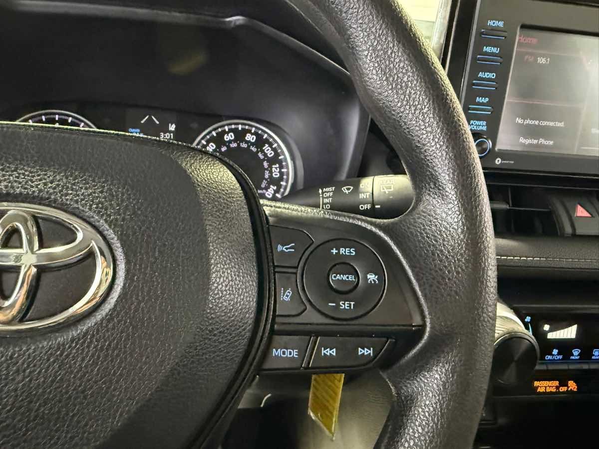 Used 2022 Toyota RAV4 LE image 26