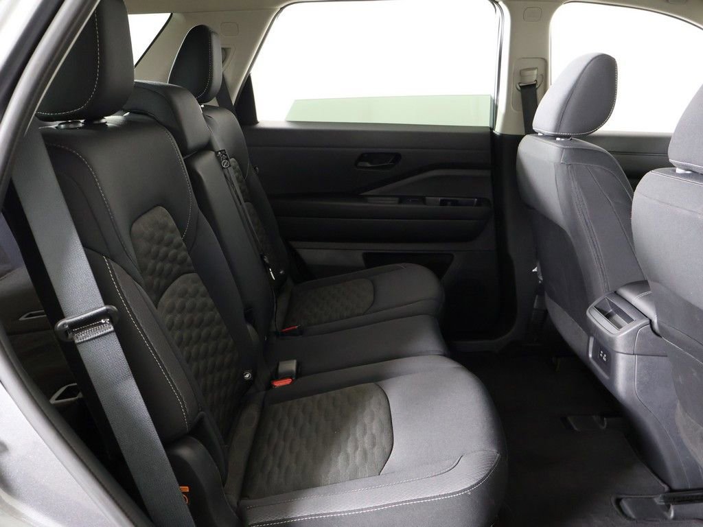 Used 2024 Nissan Pathfinder S image 31