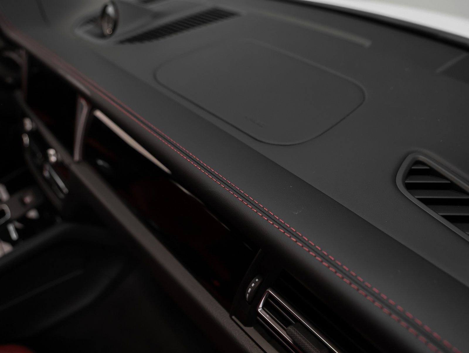 New 2026 Porsche Macan image 23