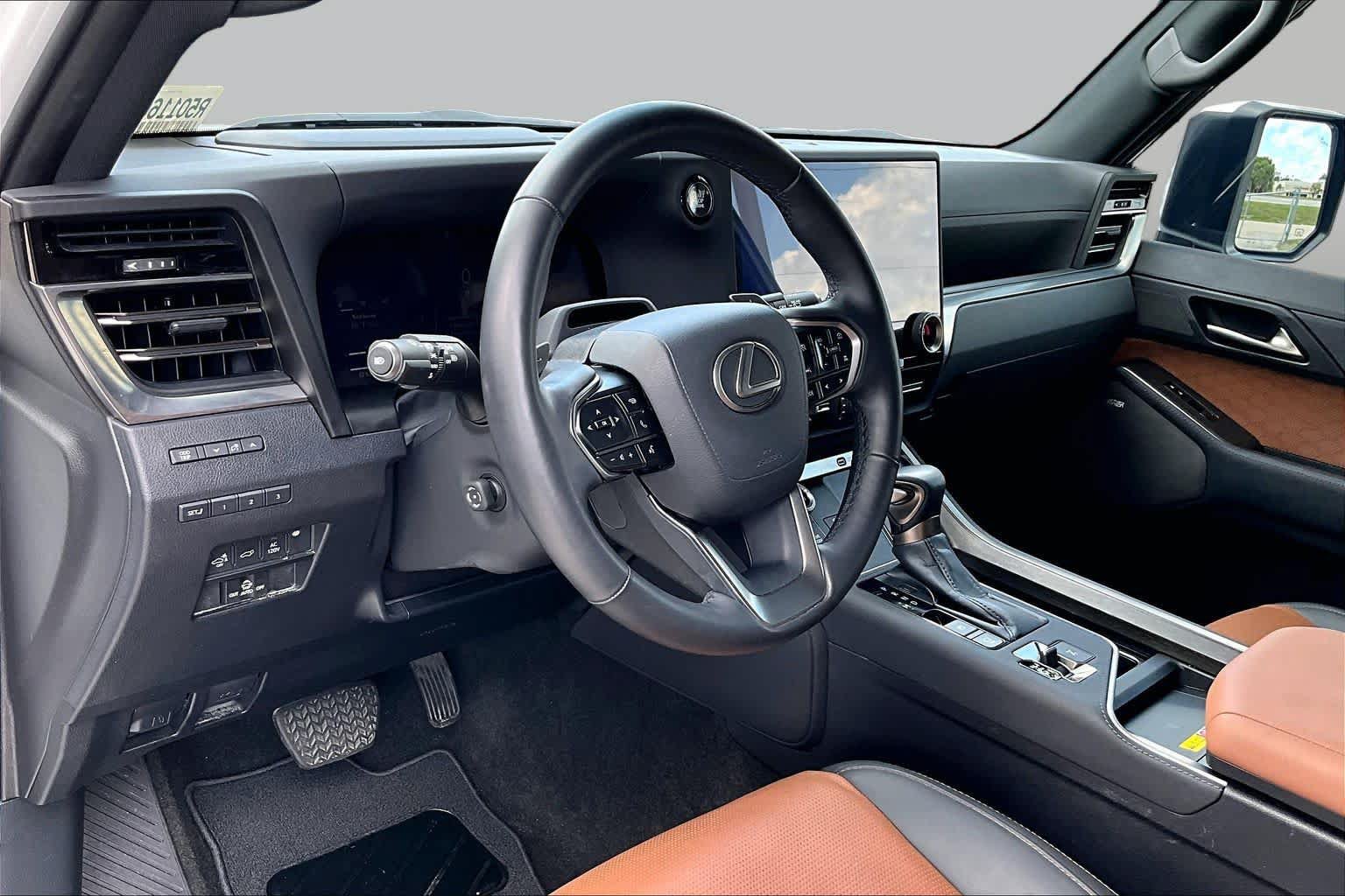 Used 2024 Lexus GX 550 w/ Accessory Package (Z1) AWD/4WD image 18