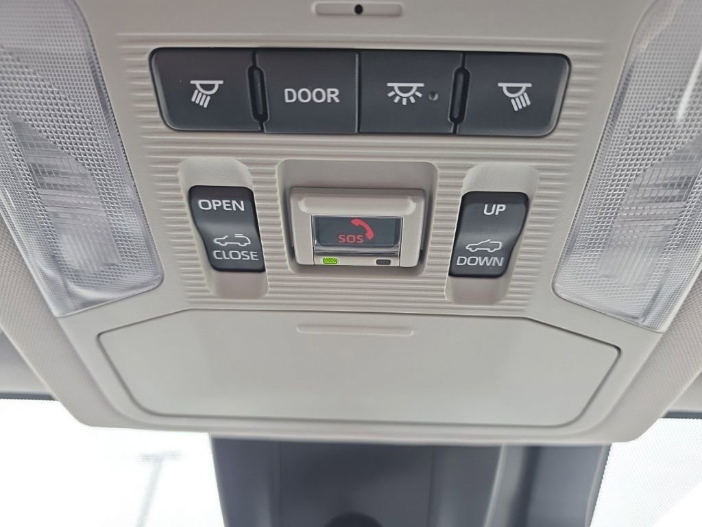 Used 2021 Toyota RAV4 XLE Premium image 33