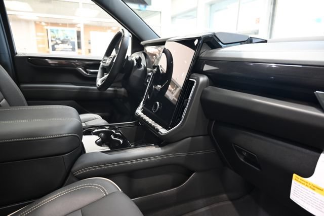 New 2026 GMC Yukon XL Elevation w/ Elevation Premium Package AWD/4WD image 14
