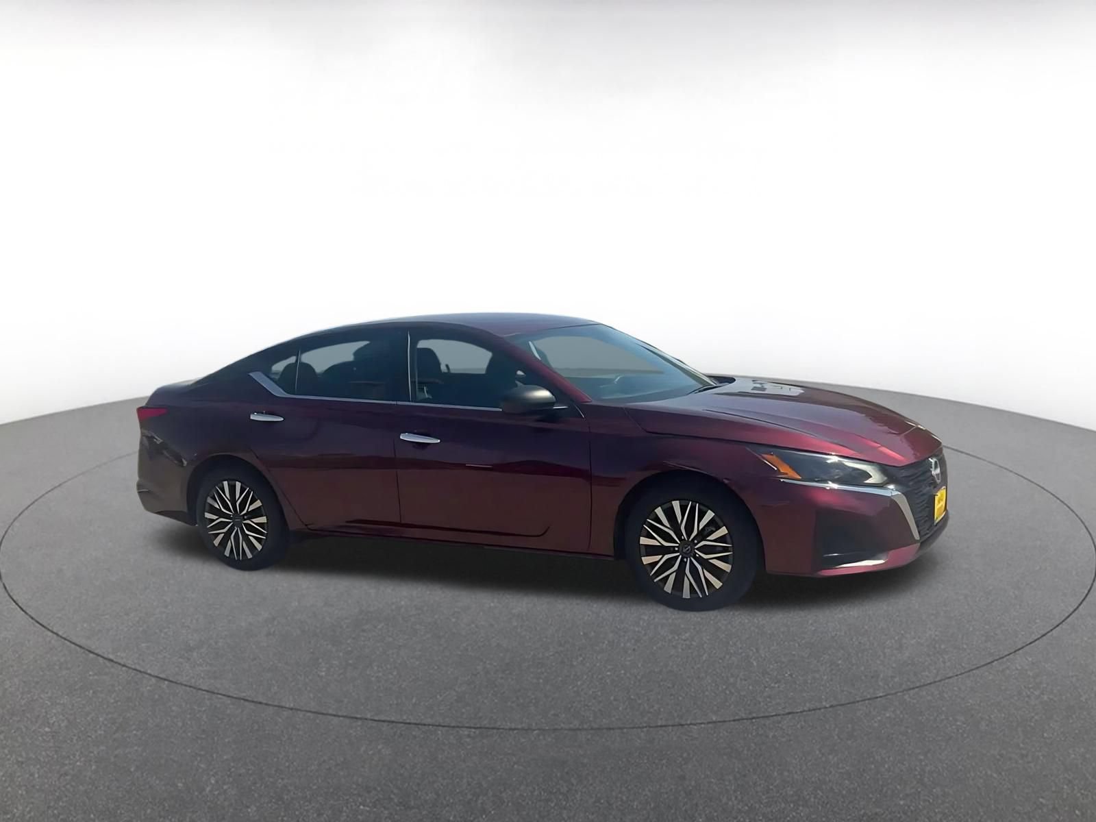 Used 2025 Nissan Altima 2.5 SV FWD image 2