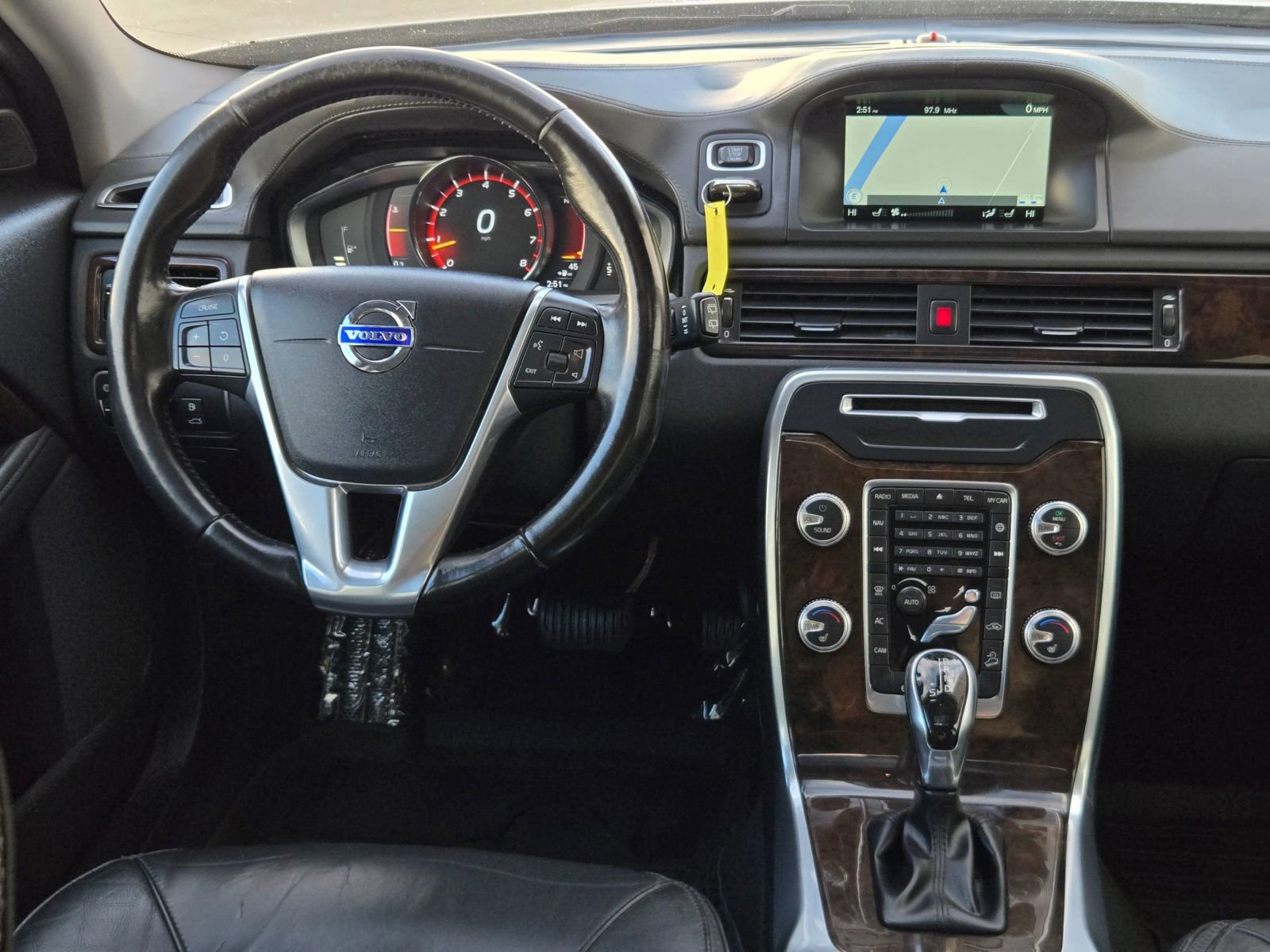 Used 2016 Volvo XC70 T5 Premier w/ Proximity Package image 24