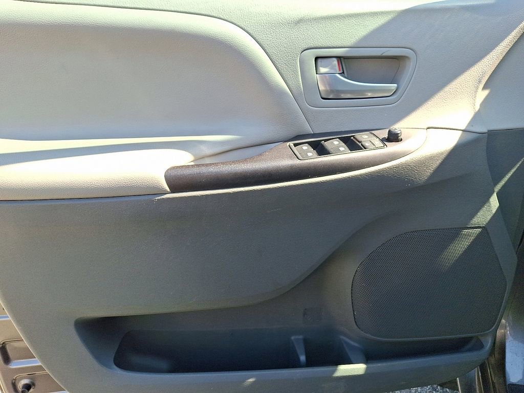 Used 2015 Toyota Sienna LE image 13