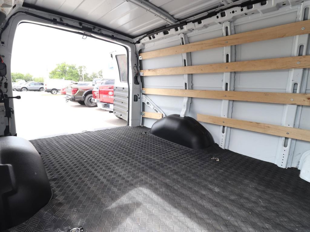 Used 2024 GMC Savana 2500 w/ Driver Convenience Package image 9