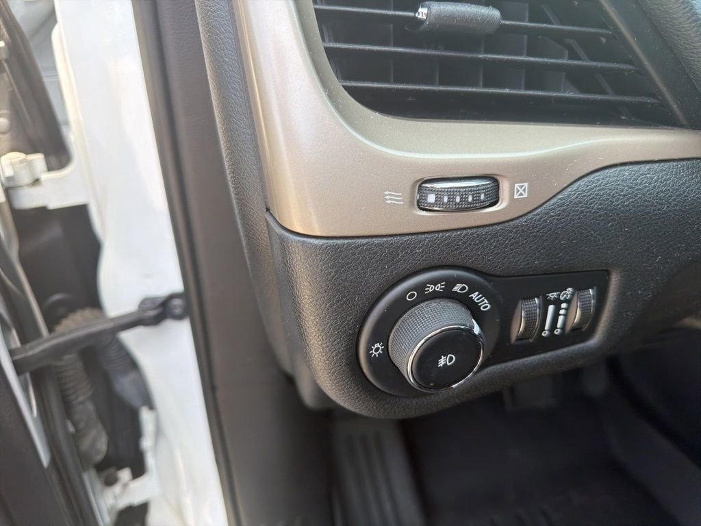 Used 2016 Jeep Cherokee Latitude image 18